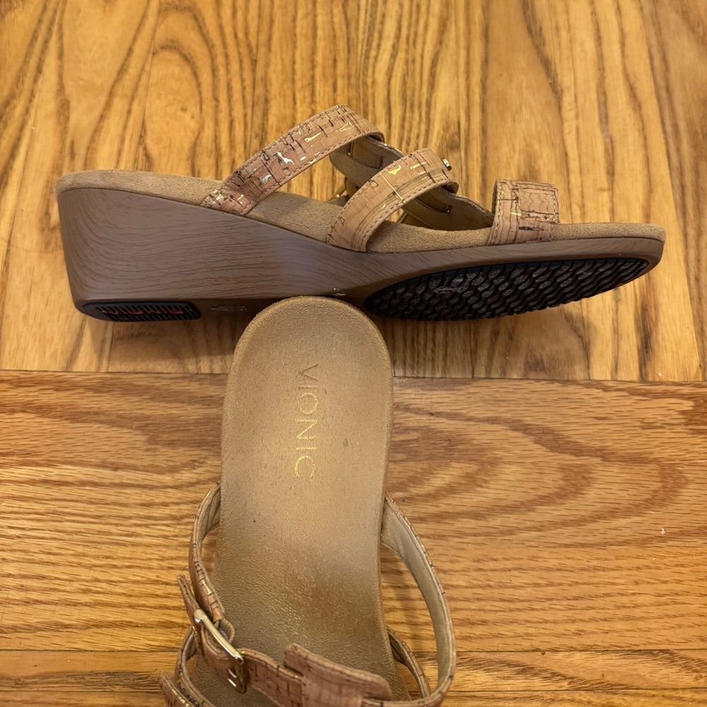 Vionic Cork and Gold Wedge Sandal, Sz 8 - Picture 5 of 7